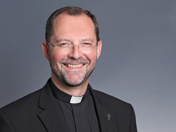 'Wir halten auch zukünftig daran fest, die Kirchensteuer-Einnahmen für die pastoralen Aufgaben in den Pfarreien vor Ort sowie Bildungsangebote und caritative Aufgaben aufzuwenden', sagt Generalvikar Dr. Andreas Frick.