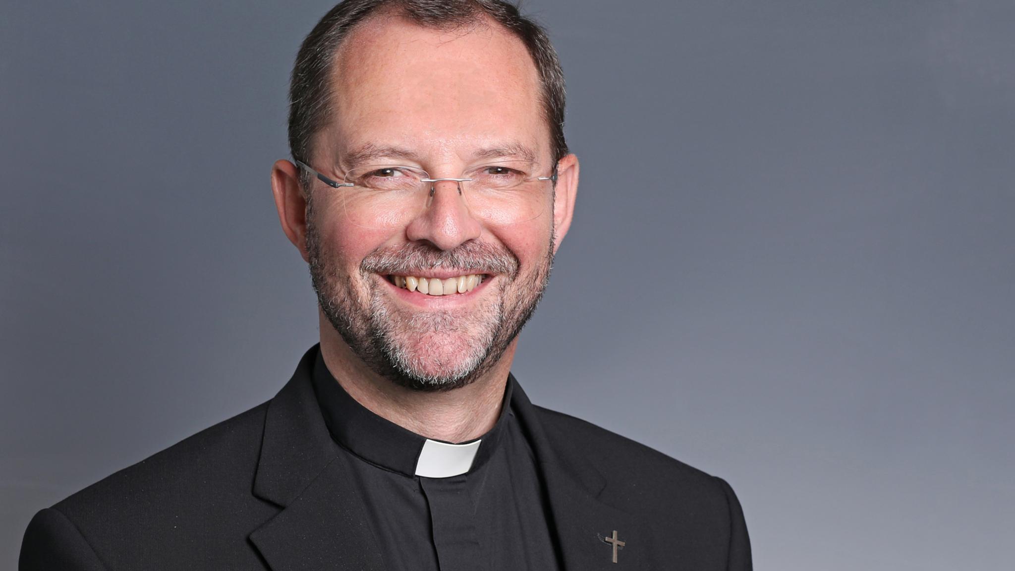 'Wir halten auch zukünftig daran fest, die Kirchensteuer-Einnahmen für die pastoralen Aufgaben in den Pfarreien vor Ort sowie Bildungsangebote und caritative Aufgaben aufzuwenden', sagt Generalvikar Dr. Andreas Frick.