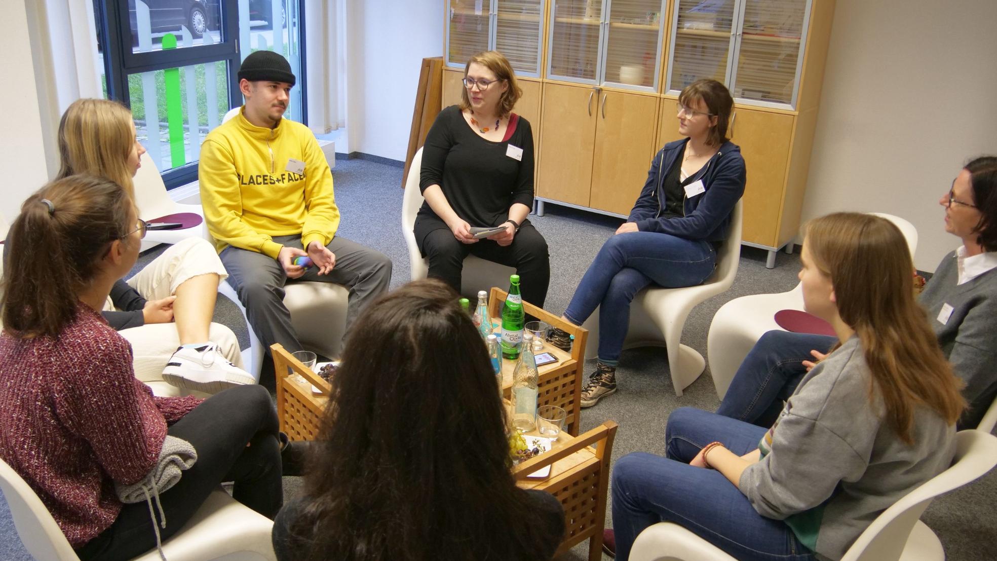 Bei kleineren und größeren Diskussionsrunden sprachen junge Menschen über die Zukunft der katholischen Kirche im Bistum Aachen.