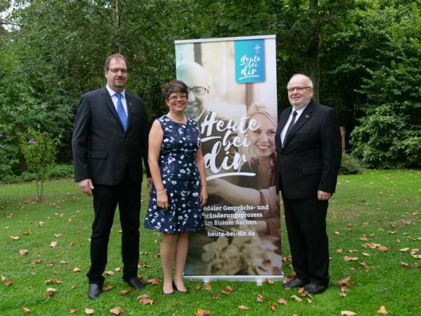 Das Regionalteam der Region Krefeld: Pfarrer Thorsten Obst, Pastoralreferentin Elisabeth Vratz und das ehrenamtliche Mitglied Hans-Joachim Hofer.