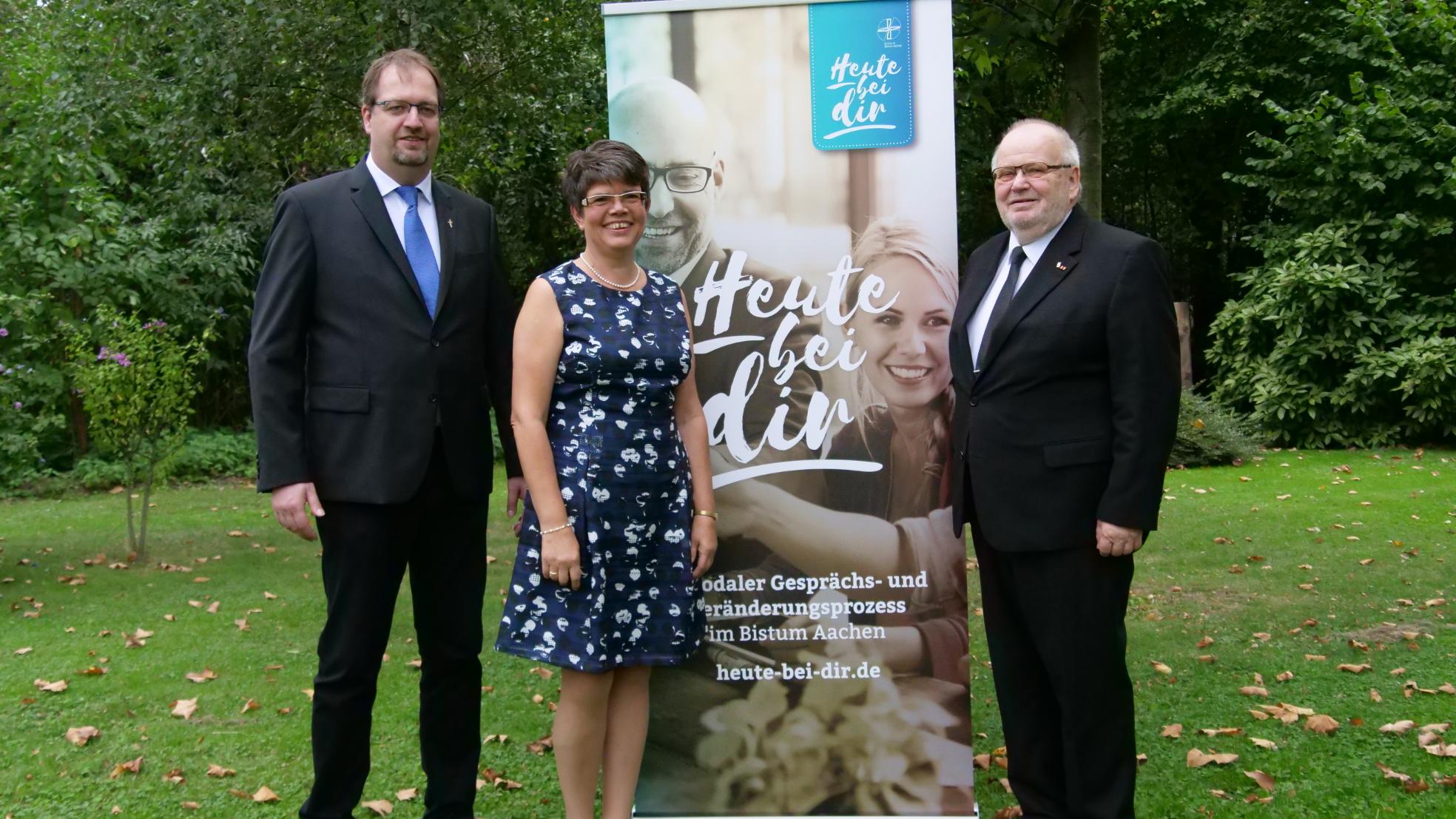 Das Regionalteam der Region Krefeld: Pfarrer Thorsten Obst, Pastoralreferentin Elisabeth Vratz und das ehrenamtliche Mitglied Hans-Joachim Hofer.