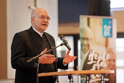 Bischof Dr. Helmut Dieser: 